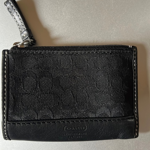 Signature Coach Credit Card/ID Holder with Key Ring - Picture 1 of 3